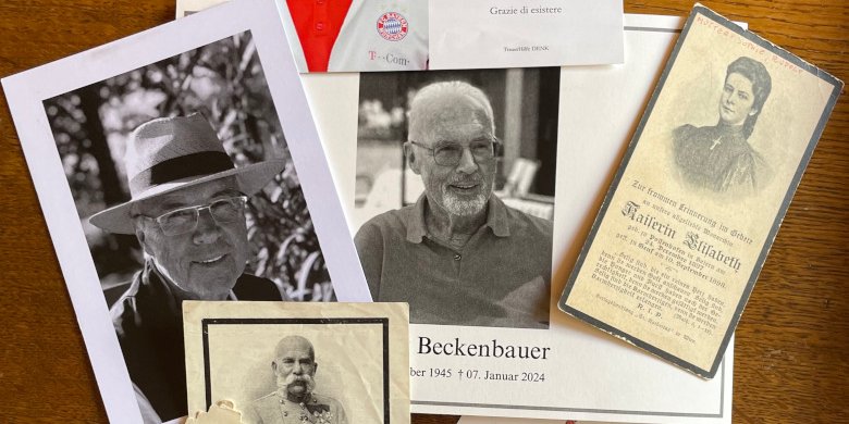 Sterbebilder von Prominenten aus Irmgard Jörgs Sammlung.